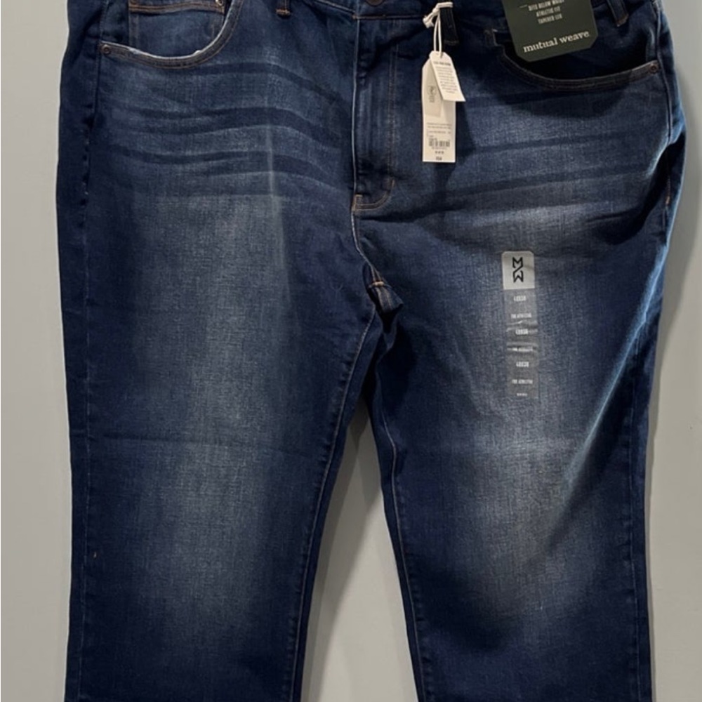 Men boot cut jeans, dark wash size 46x30 runs small